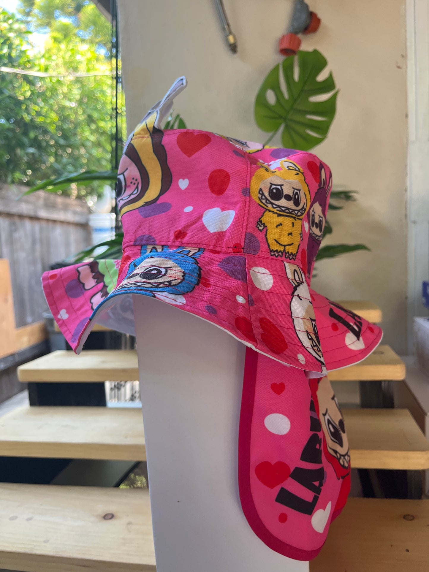 La Bubu Buckethat
